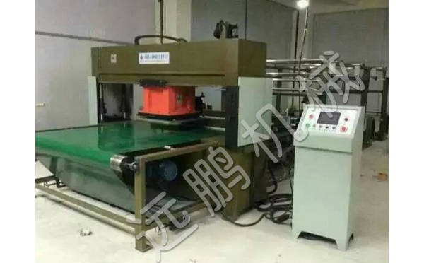 全自動皮帶式輸送料精密裁斷機 全自動皮帶式輸送料精密裁斷機